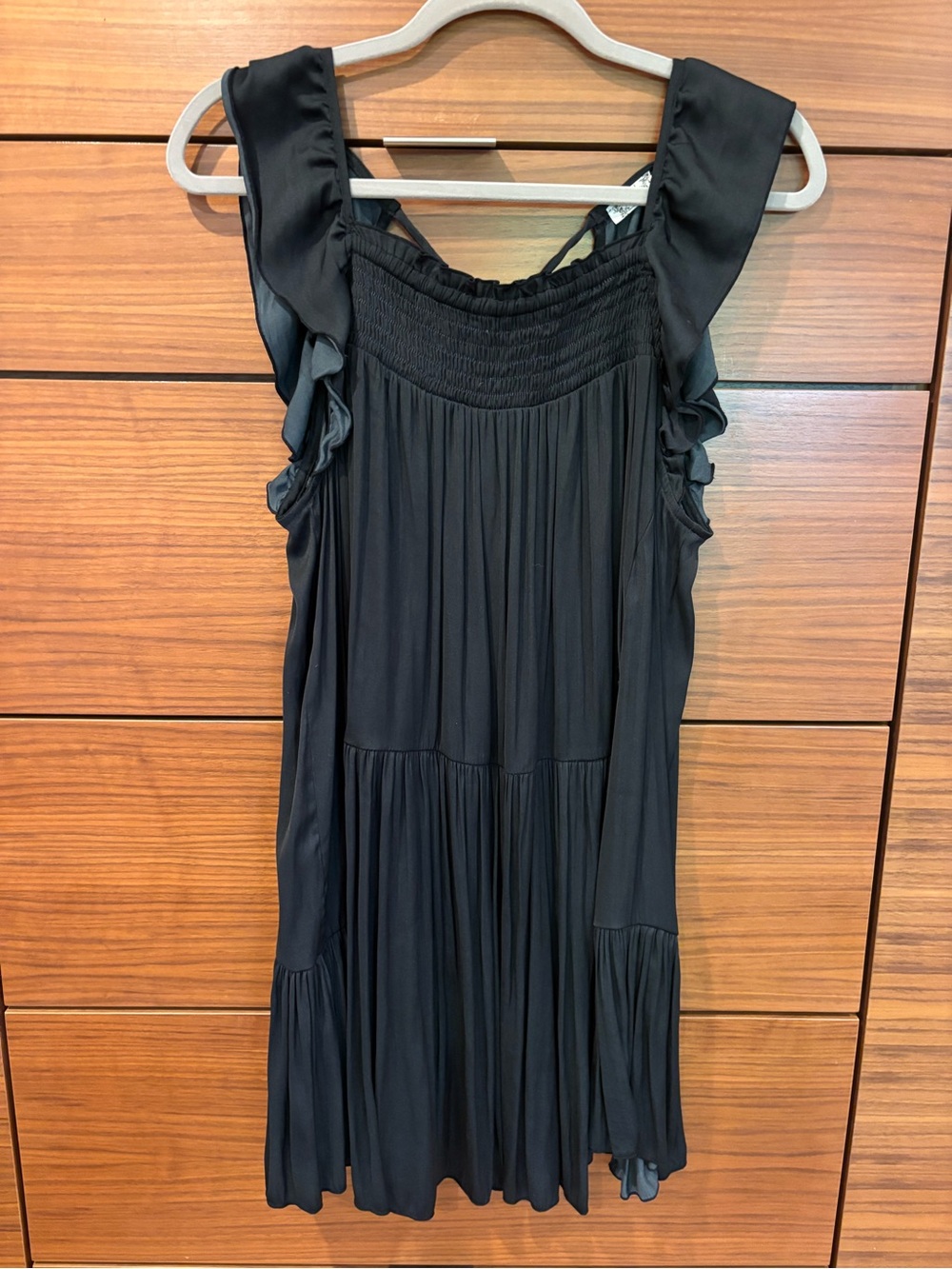 Free People Ruffle Mini Dress, size Small.
Perfect like new condition (NWOT).